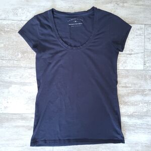Banana Republic Essential Tee